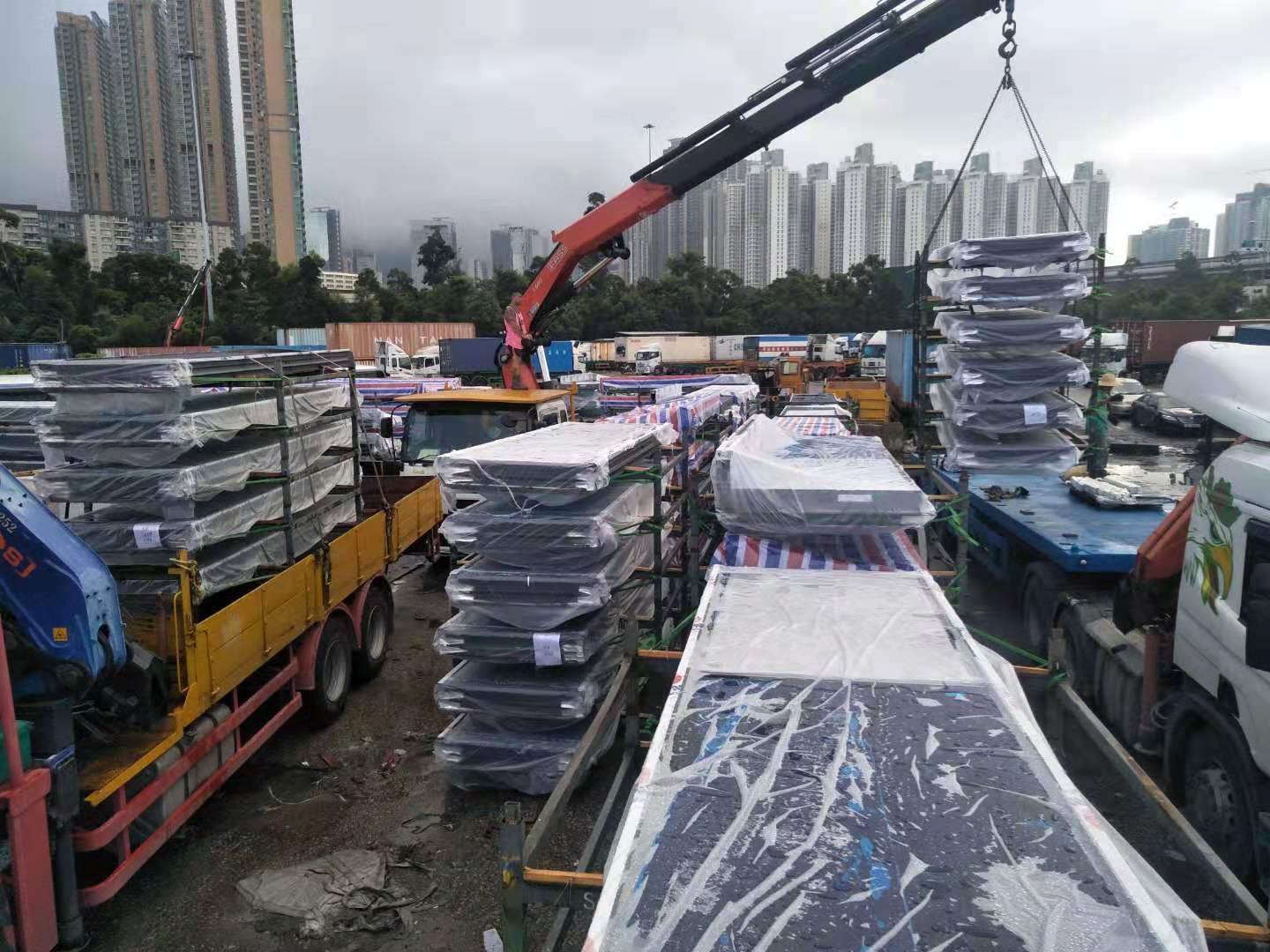 奢侈品櫥窗廣告牌從上海物流到澳門