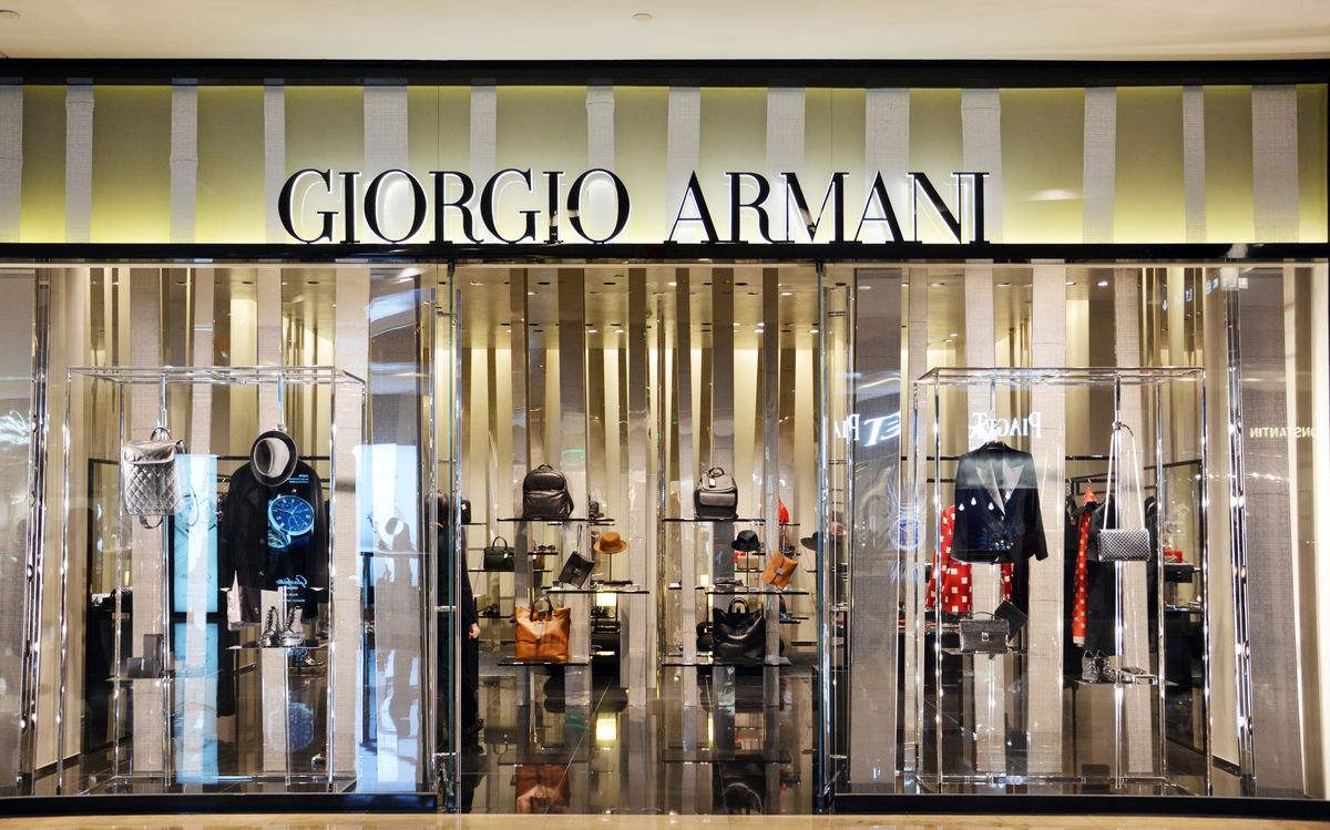 奢侈品櫥窗廣告牌從上海物流到澳門