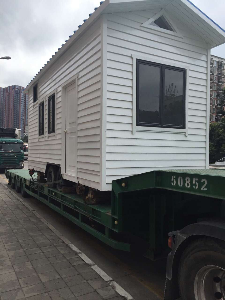 中港平板車運輸活動板房到香港