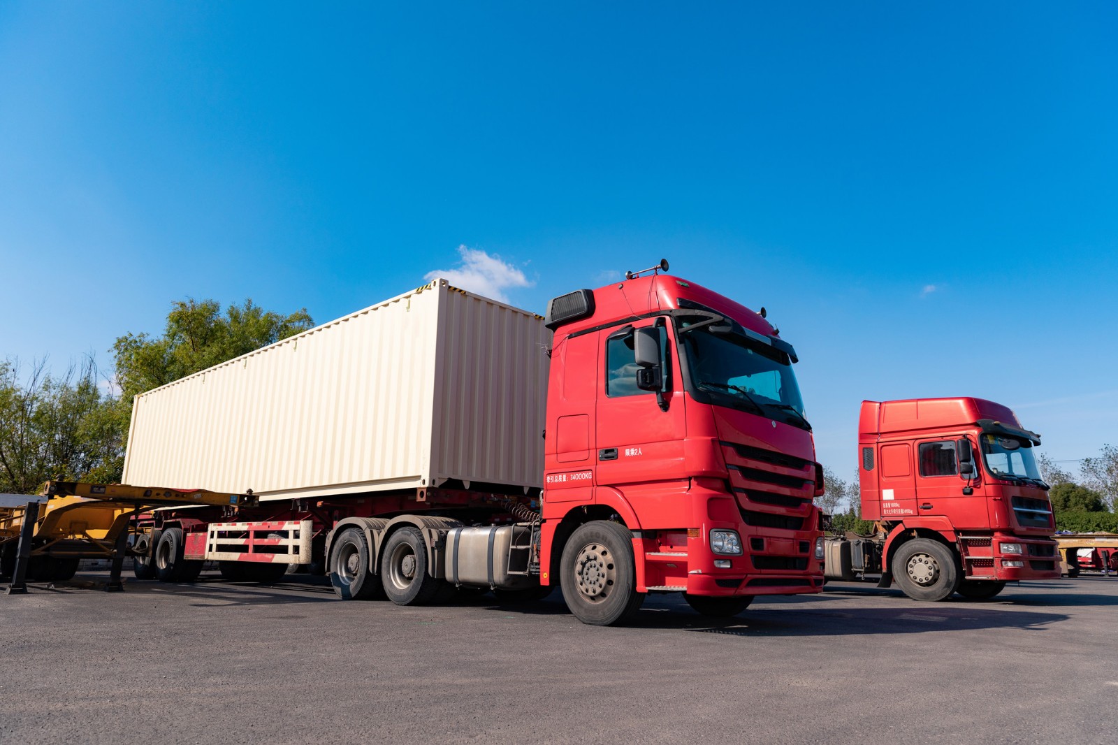香港特種車運輸,中港噸車,中港吊機車,中港平板車