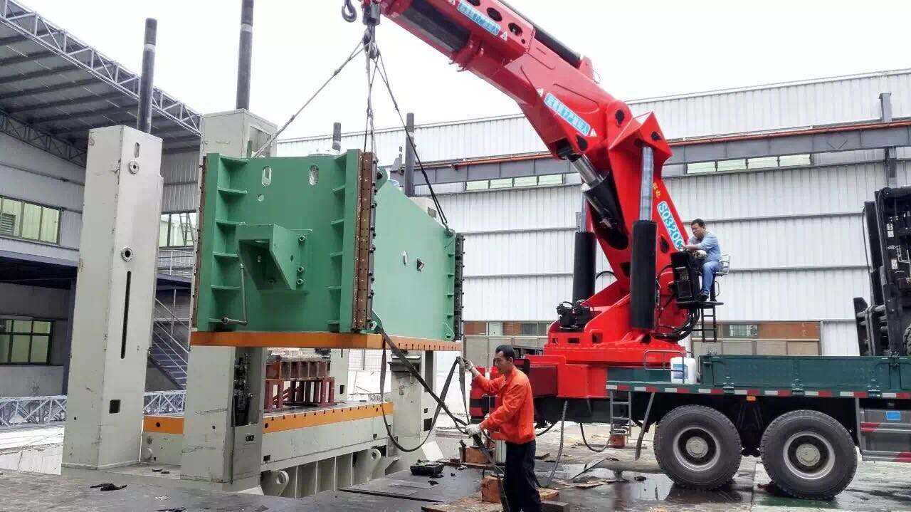 香港某大件機械設備運輸,大型機械設備搬新廠